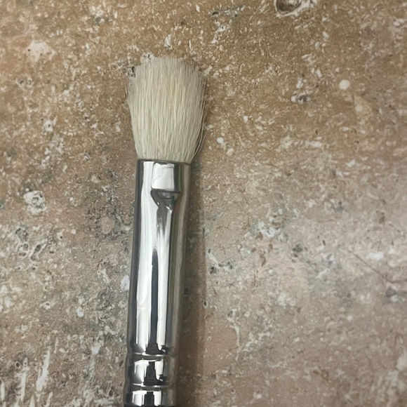 MAC Cosmetics 217 Discontinued Eye Blending Brush - Picture 4 of 4